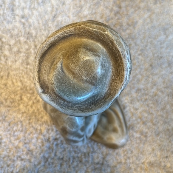 Vintage Elegant Ceramic Figurine Set in Gray - Picture 10 of 15